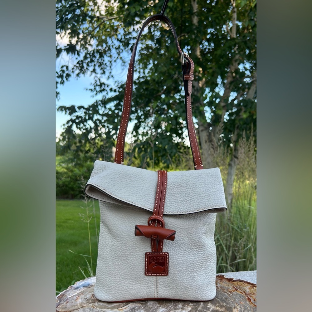 Dooney & Bourke White Pebble Grain Leather Toggle Crossbody EUC